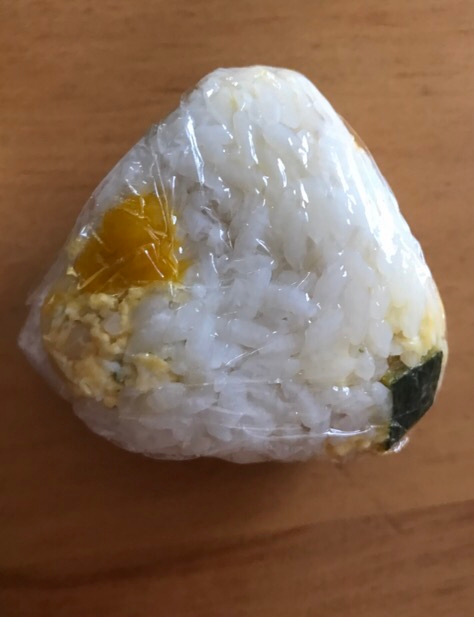 カボチャ煮と生姜炒り卵のおむすび