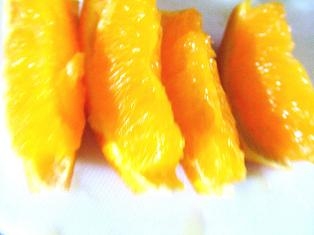 ネーブルオレンジおいしい♡いよかんとかが多いけど外国のオレンジもおいしいなぁ（*^^*）
・・キレイに切れたかしら♡