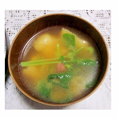 ラディッシュと油揚げの味噌汁