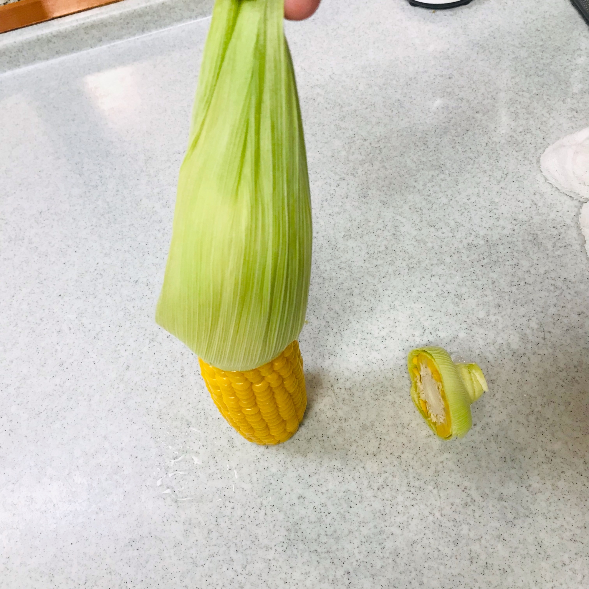 電子レンジですっぽ〜ん♪とうもろこし