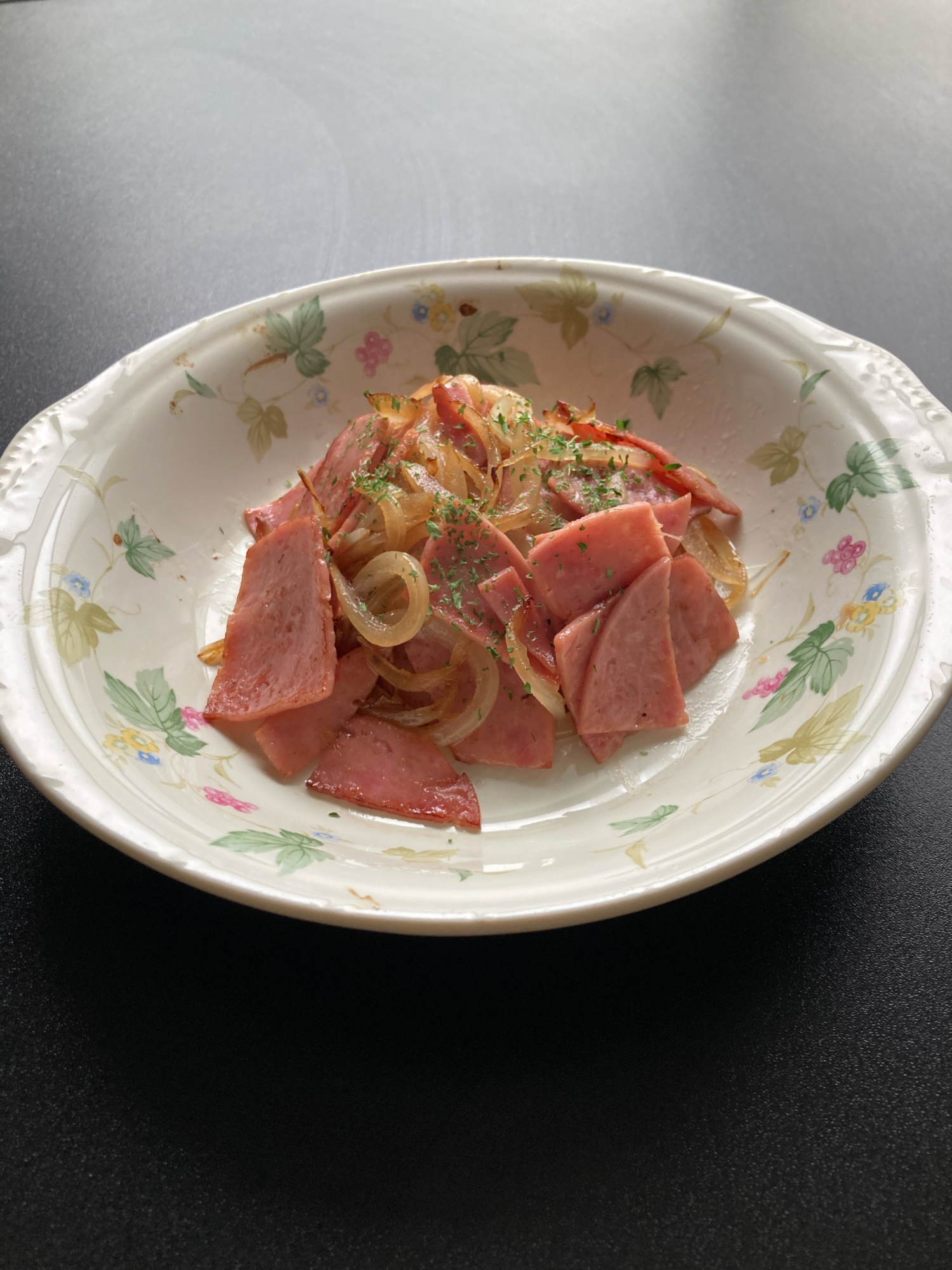 ビアソーセージと玉ねぎの炒め物