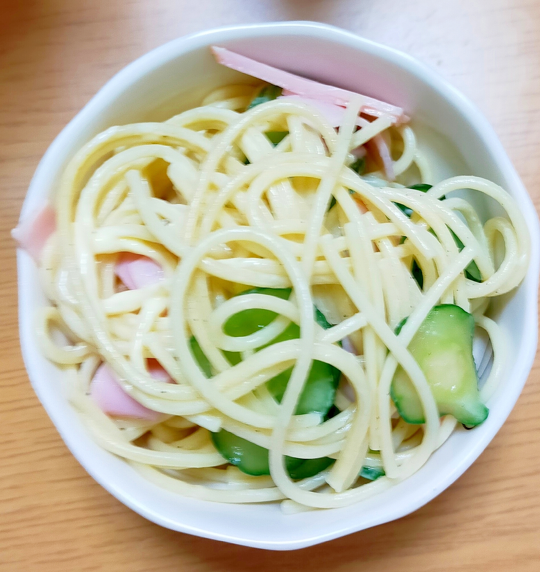 ハムときゅうりのパスタサラダ