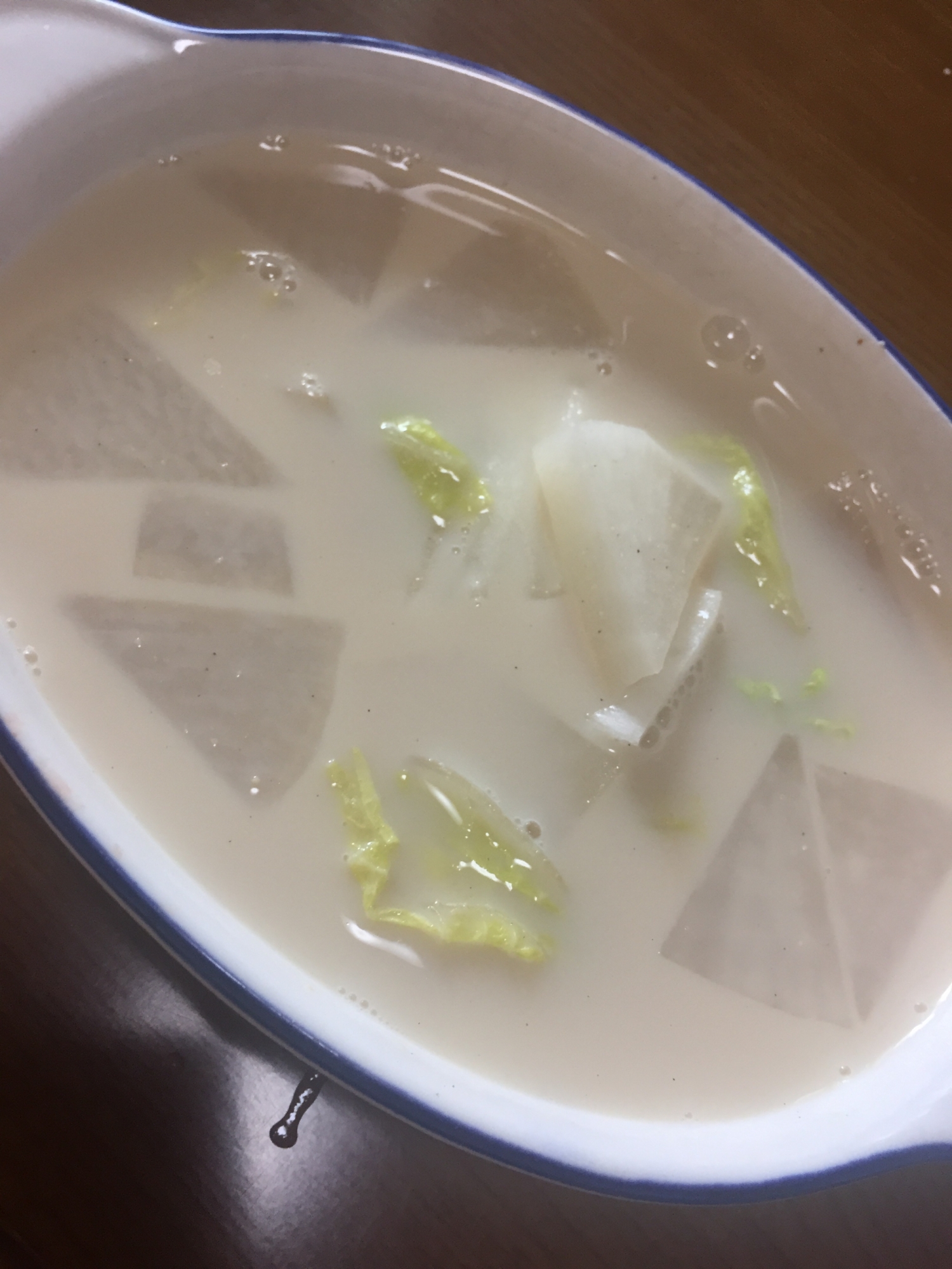 大根と白菜の豆乳味噌スープ