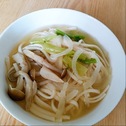 素朴！きのこと野菜の味噌煮込みうどん