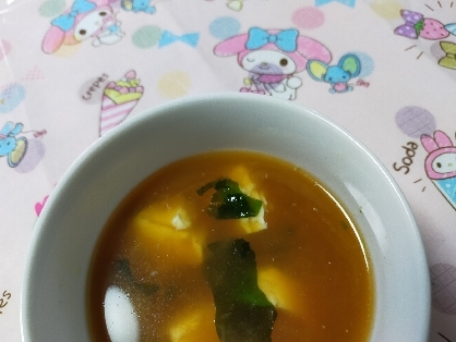 白菜と豆腐とわかめの味噌汁