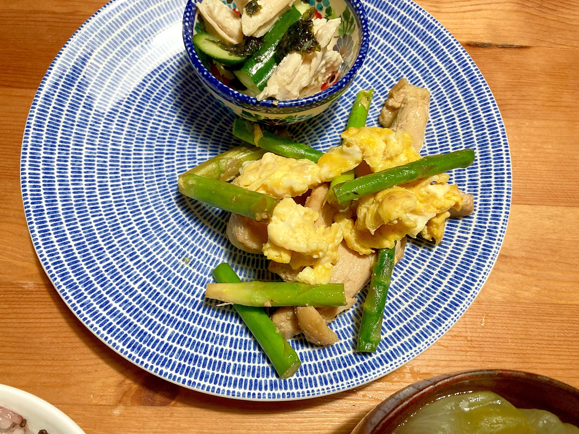 鶏むね肉とアスパラと卵の中華炒め