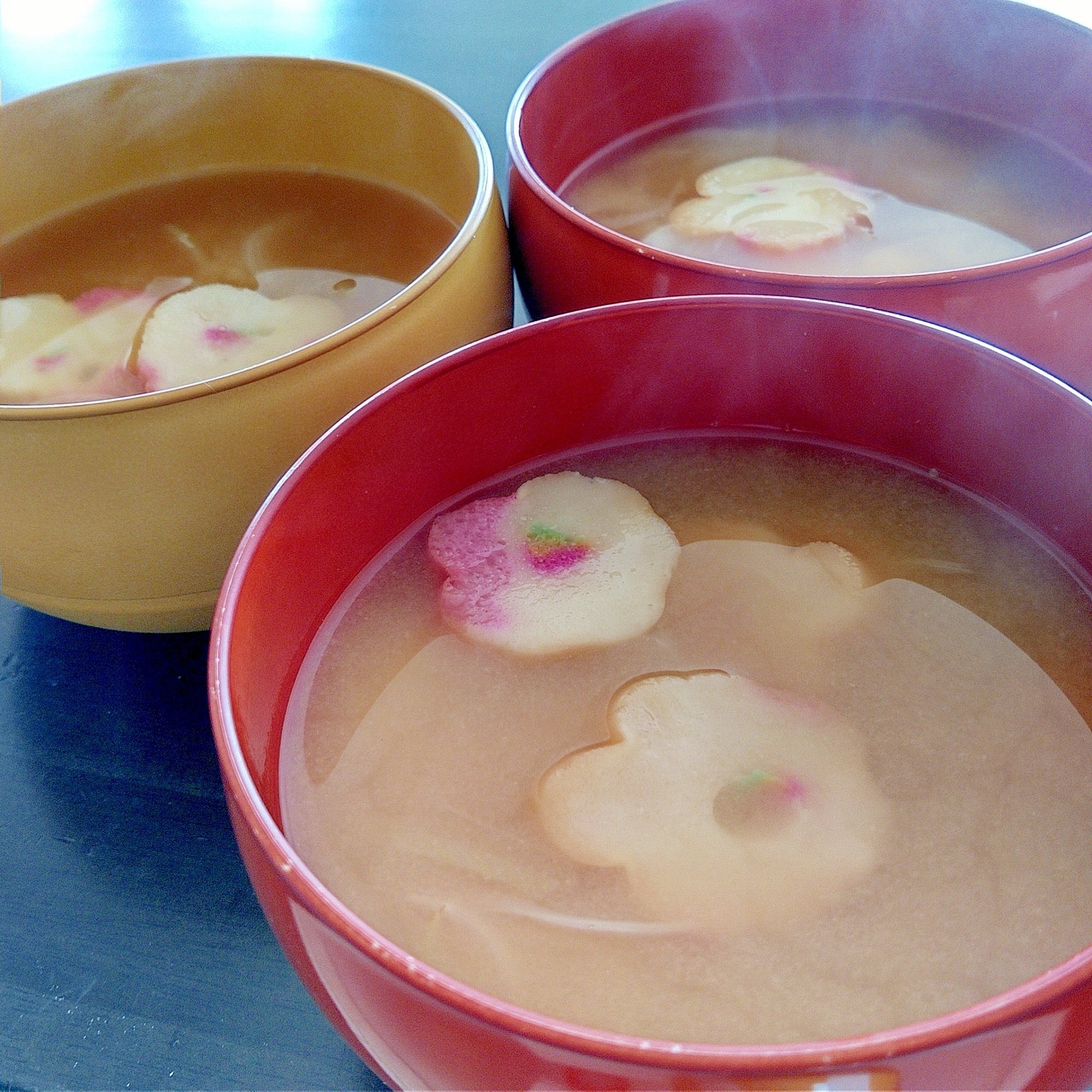 予熱で作る☆じゃが芋と玉ねぎと花麩の味噌汁