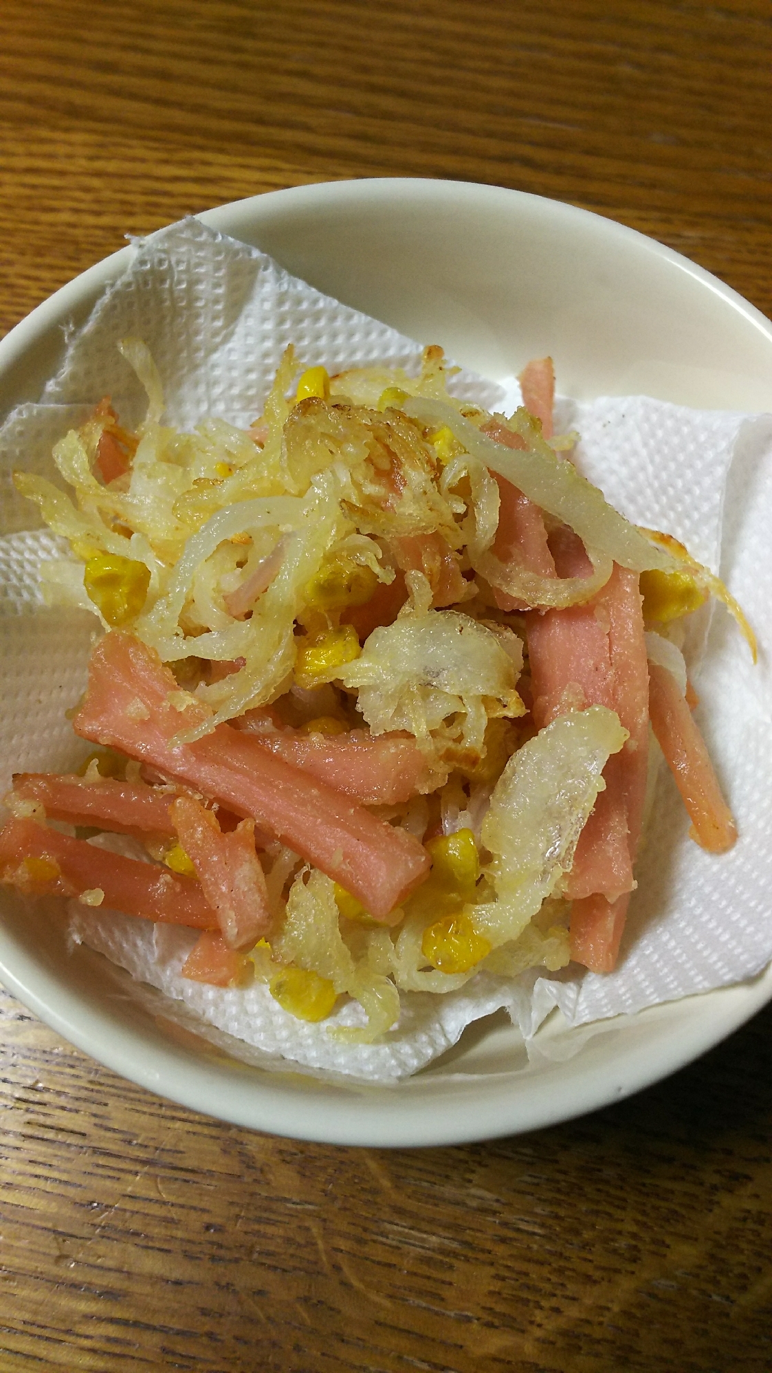 魚肉ソーセージと玉ねぎ、コーンのかき揚げ