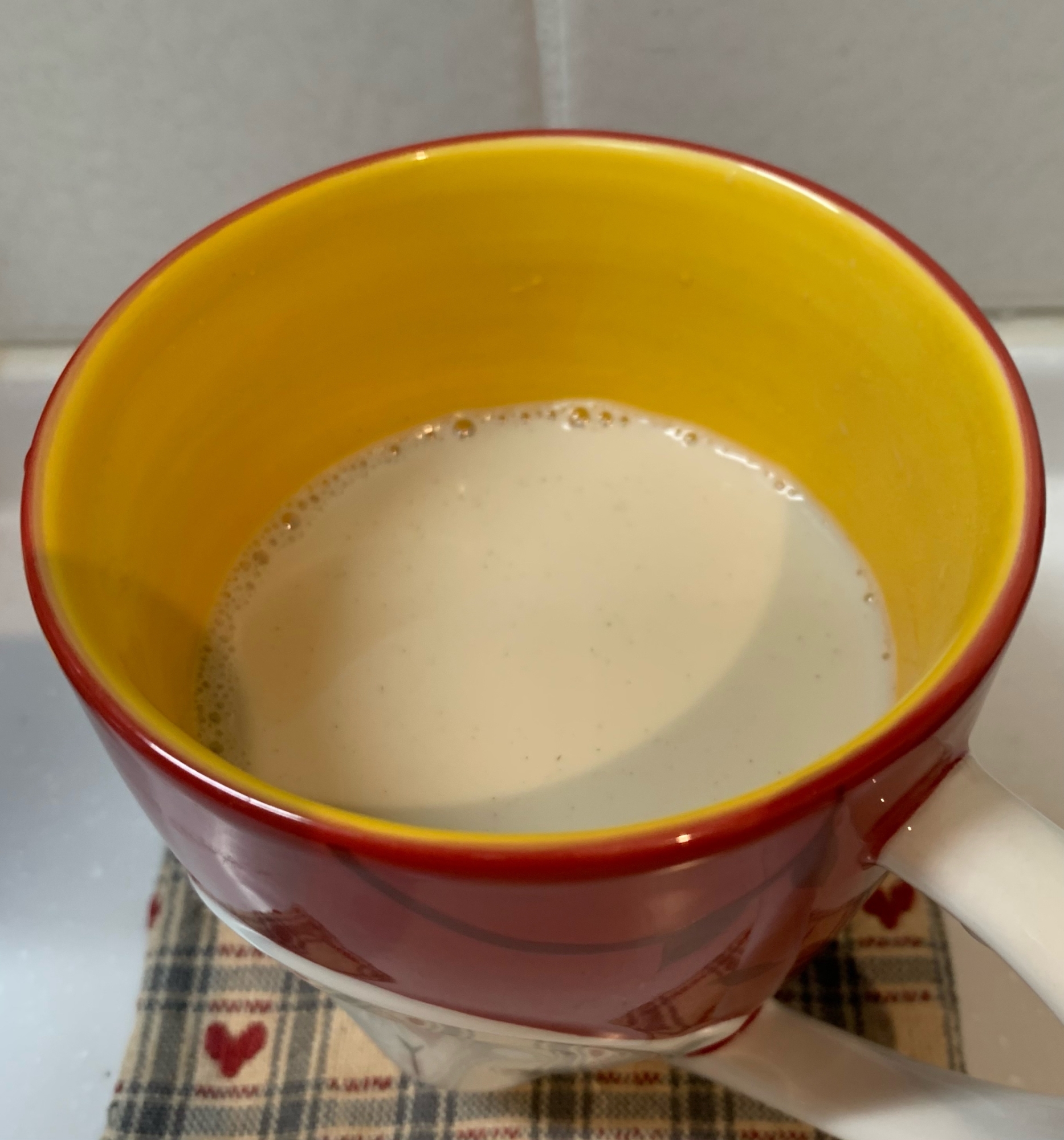 ミルク入りほうじ茶　クローブの香りプラス