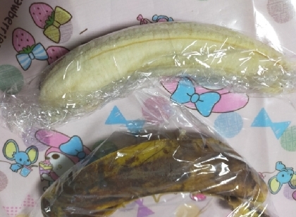 hamupi-ti-zuちゃん(*´∇`)ﾉバナナを冷凍保存♪♪便利ですね＼(^^)／バナナの皮が真っ黒になってたので保存しま～す＼(^^)／