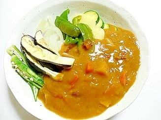 レトルトカレーで簡単♪夏野菜カレー