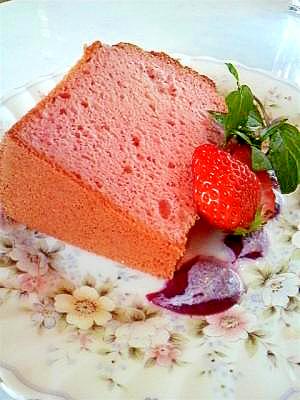 ふわふっわーの苺ミルクシフォンケーキ