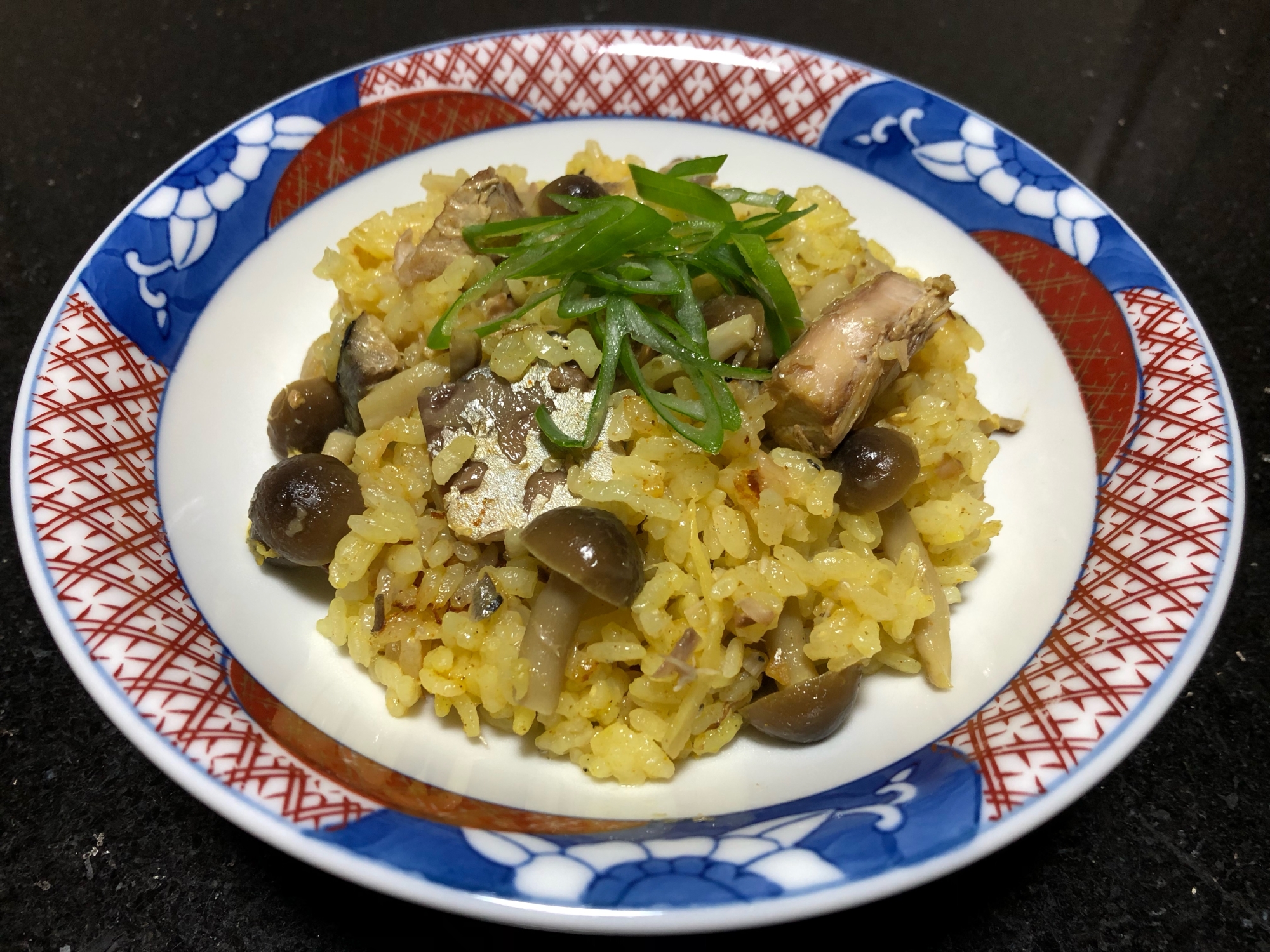 炊飯器で完結！サバ缶のカレー味ご飯