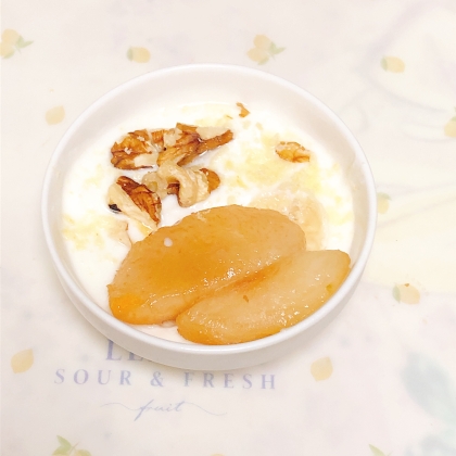 桃と柚子パウダーと胡桃入りのヨーグルト
