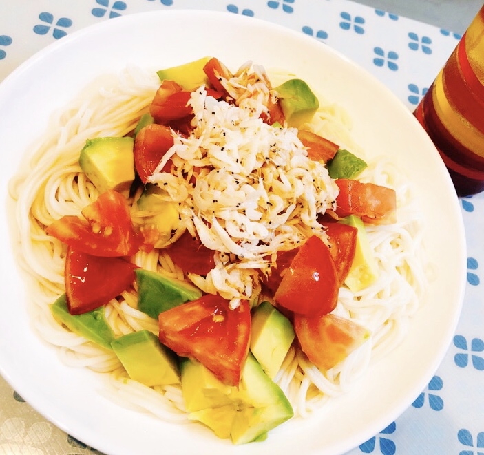 アボカドとトマトの冷製パスタ