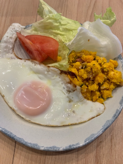 カボチャサラダを目玉焼きに添えてみました。
ご馳走様でした！