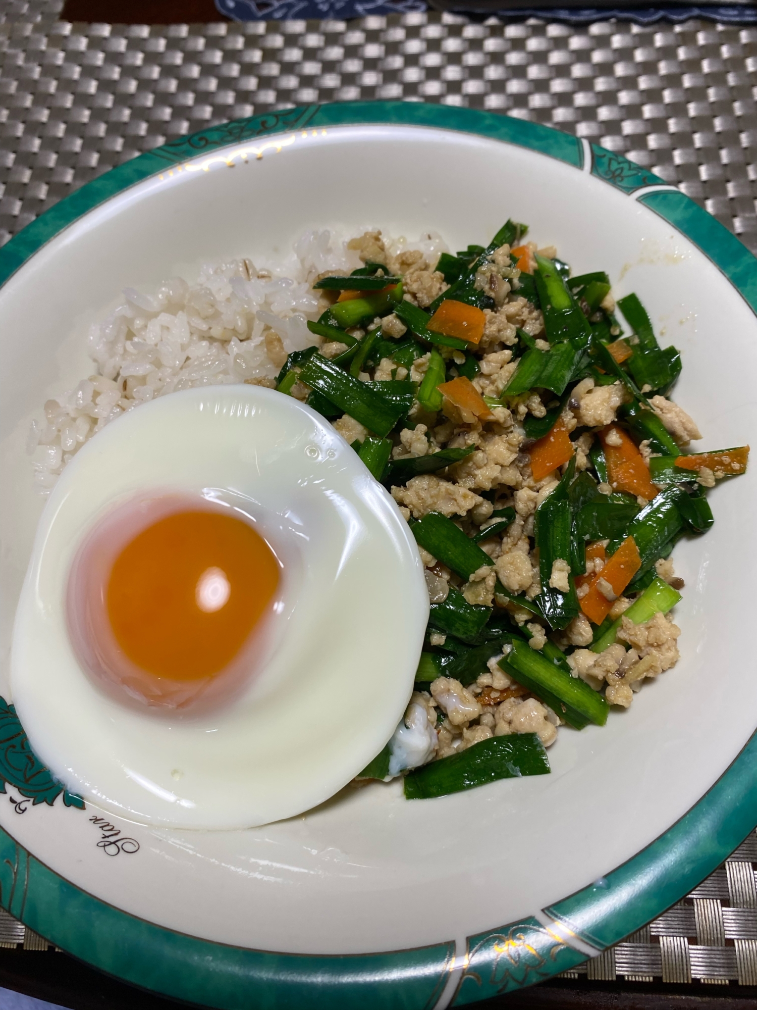 とろーり卵❣️たっぷりニラと鶏ひき肉の中華風ライス