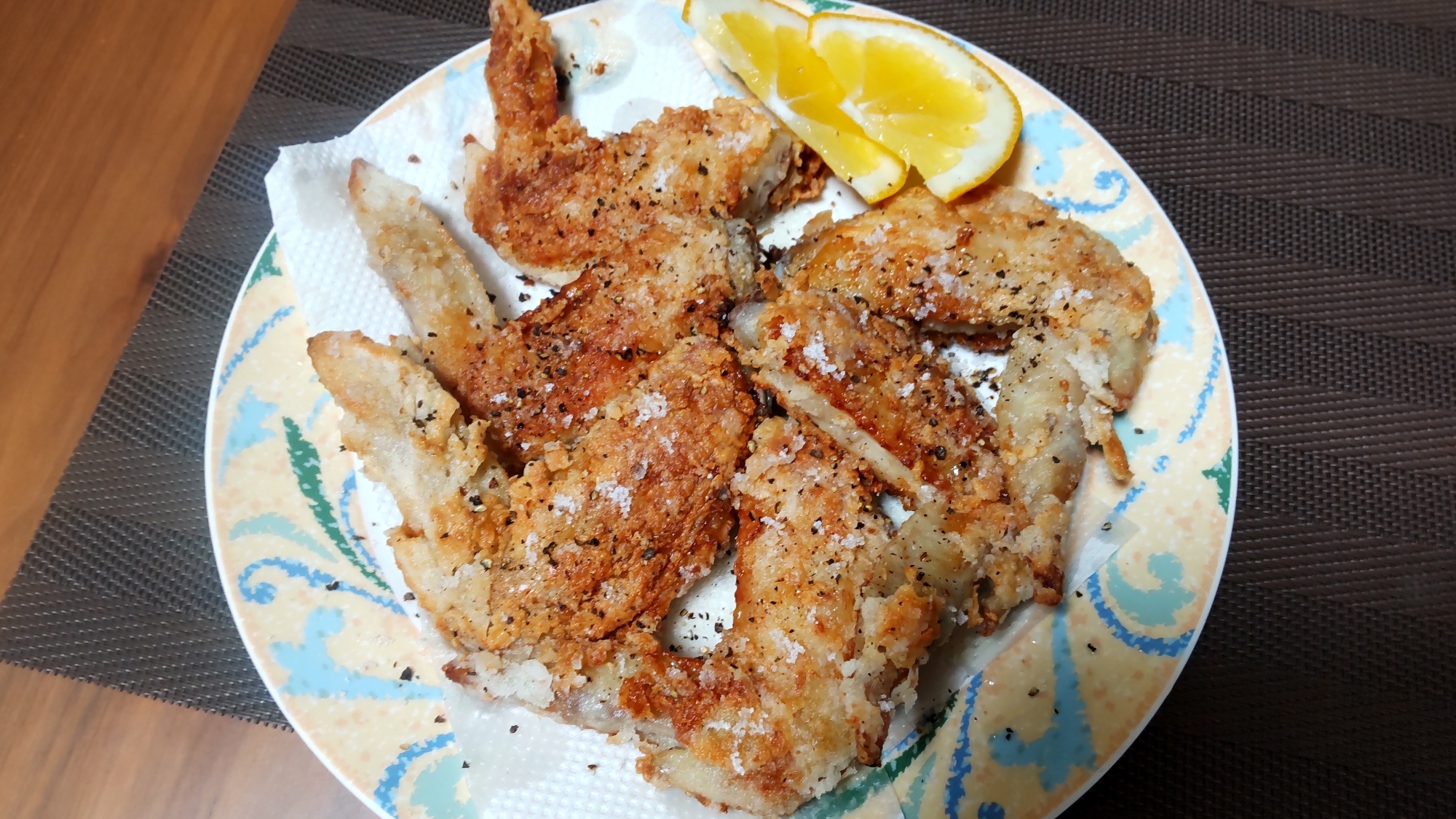 レモンで食べる♪手羽先の塩唐揚げ