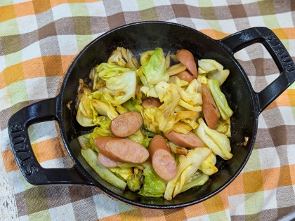 簡単！キャベツとウインナーのカレー粉炒め