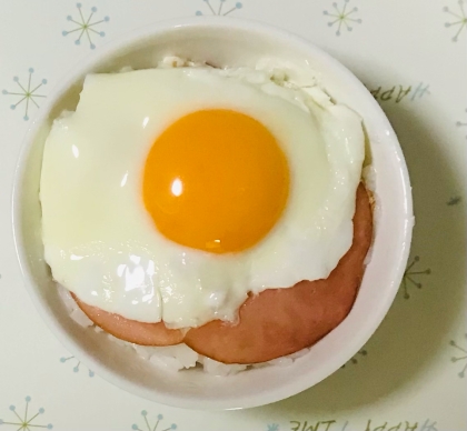 今日の朝食!目玉焼き!ドレッシングで!