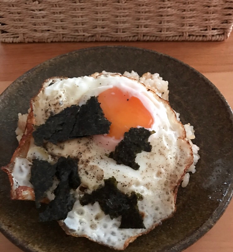 目玉焼きのせ、ツナとレンコンのチャーハン