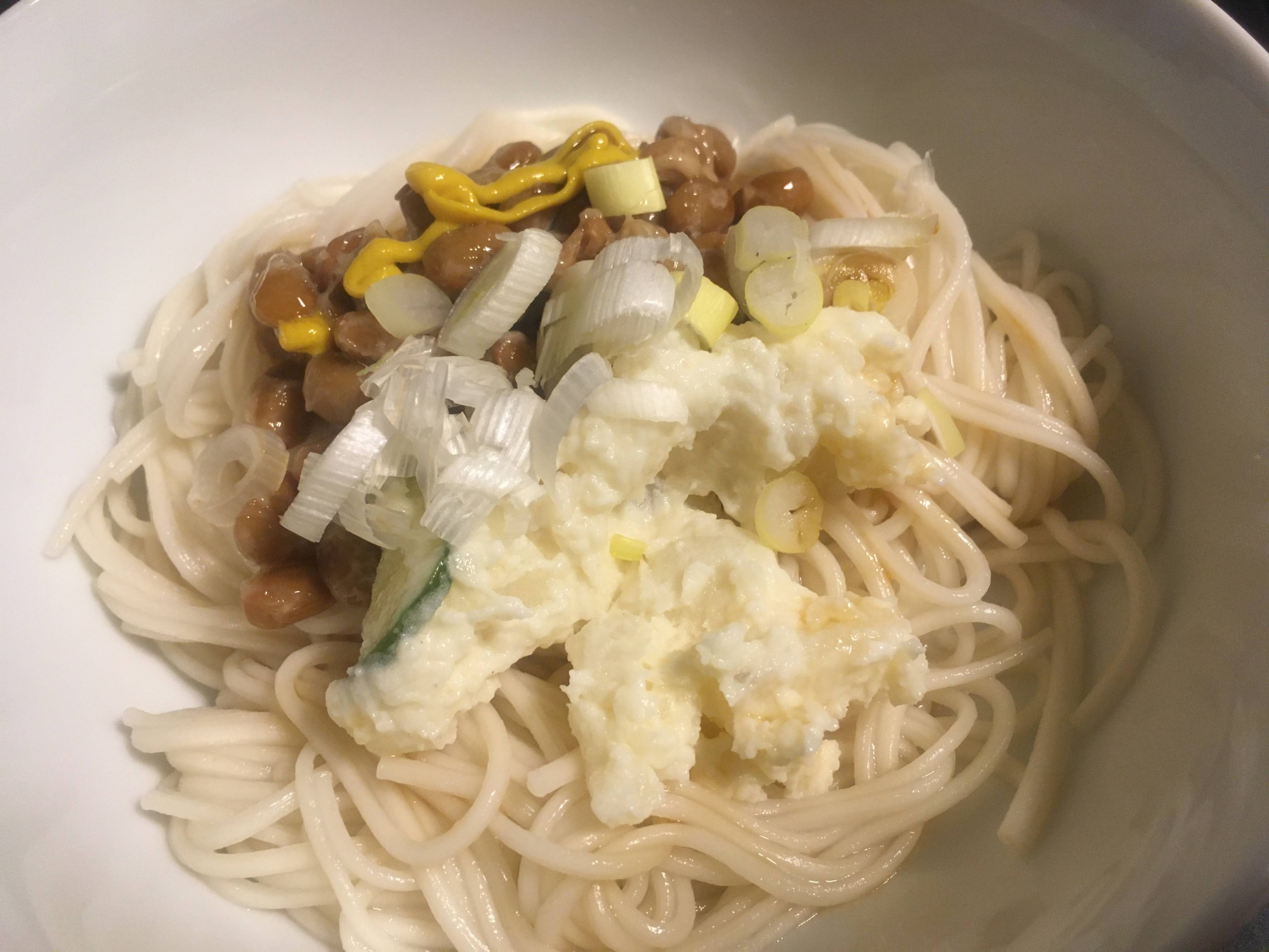 ポテトサラダと納豆のそうめん