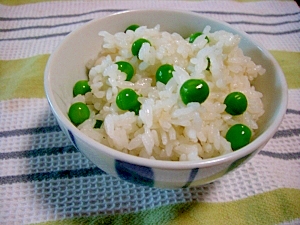 縮ま無くてふっくら色好し☆グリーンピースご飯