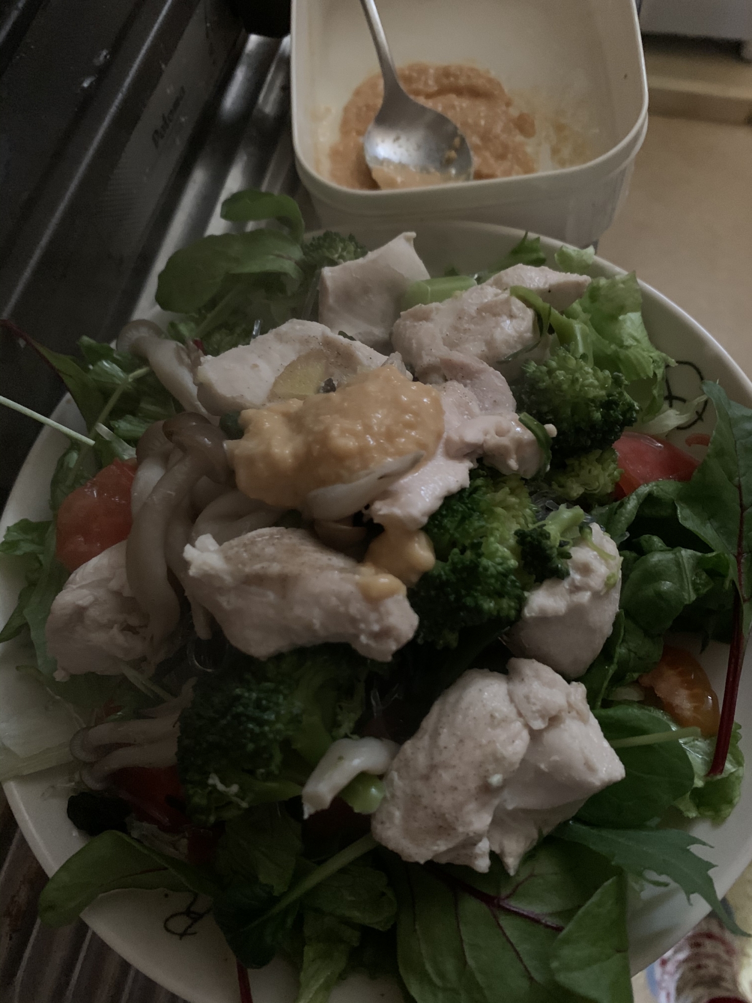 カラシマヨ味噌で食べる鶏胸肉サラダ