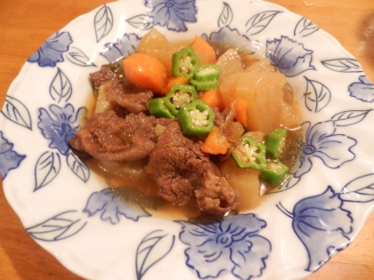 圧力鍋で牛すじ大根美味しくできました♪最後にオクラをさっと煮込んで益々トロトロです。