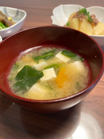 豆腐とかぼちゃとほうれん草の味噌汁