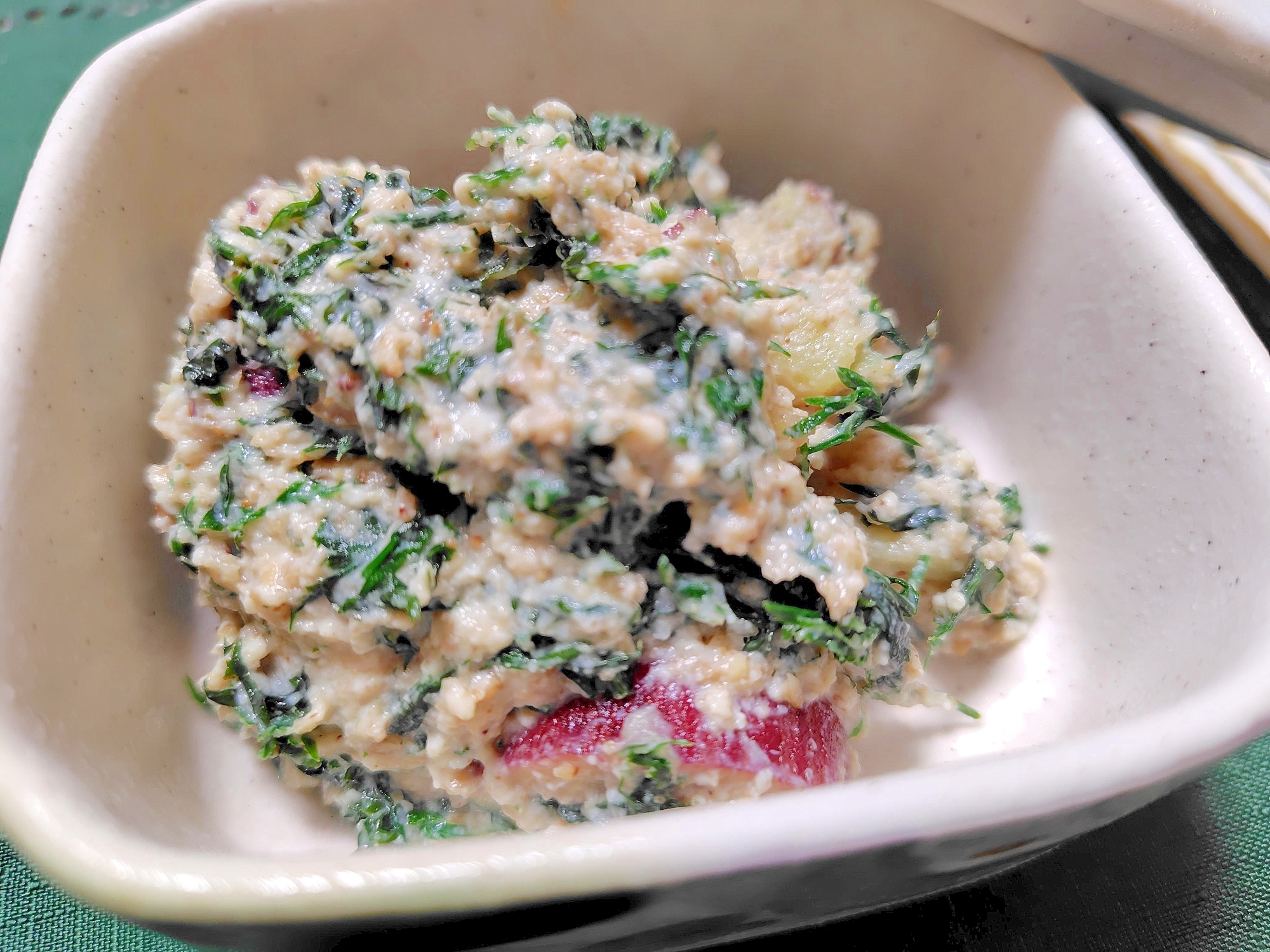 人参葉とさつまいもの味噌白和え