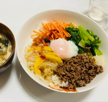 余っていた温玉とパプリカを出しましたが、味付けはそのまま作りさせていただきました。
めっちゃ美味しかったです。