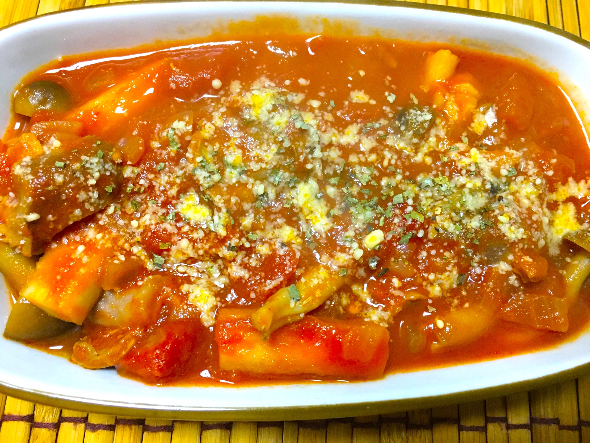 砂肝とごぼうのトリッパ風トマト煮込み
