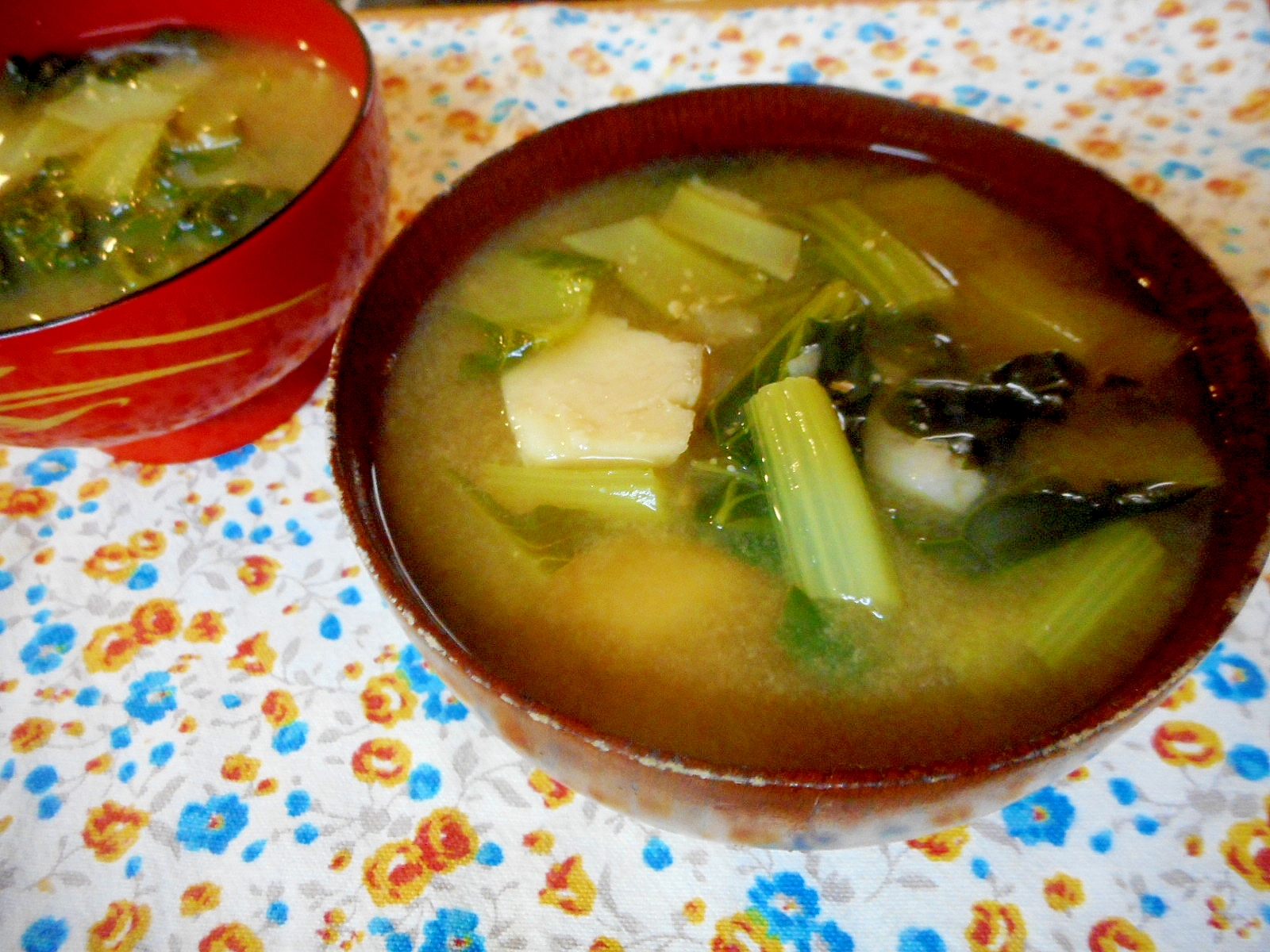 里芋とターサイの生姜味噌汁