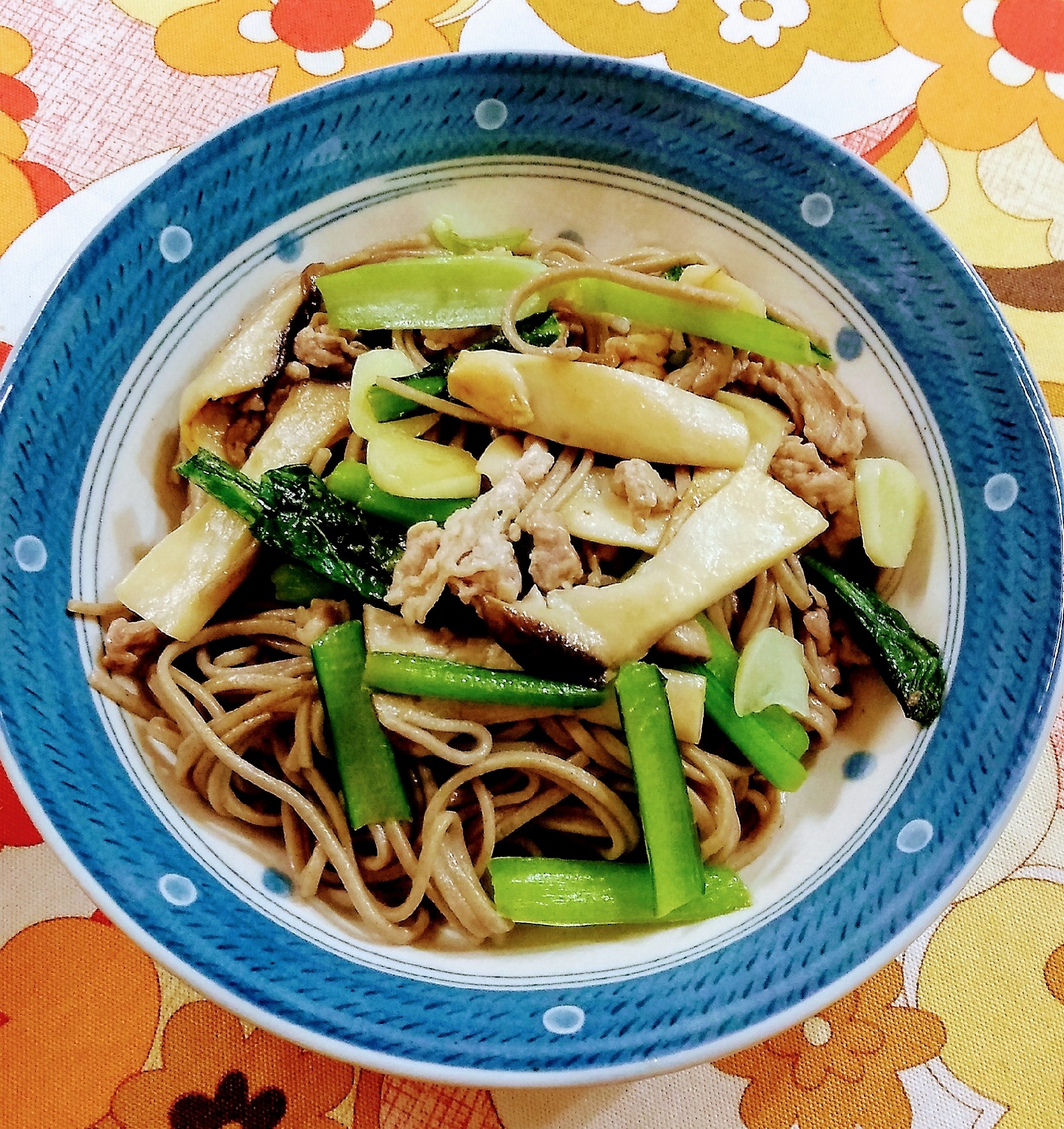 豚肉・小松菜の焼き蕎麦