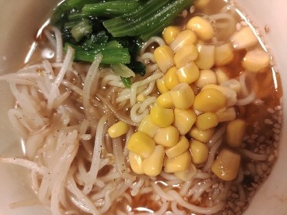 インスタントラーメンを豪華にいただきました。