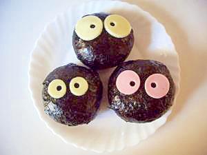 まっくろくろすけ 簡単おにぎり 全工程写真あり レシピ 作り方 By ドキンちゃんmico 楽天レシピ まっくろくろすけ 簡単おにぎり 全工程写真あり レシピ 作り方 By ドキンちゃんmico 楽天レシピ