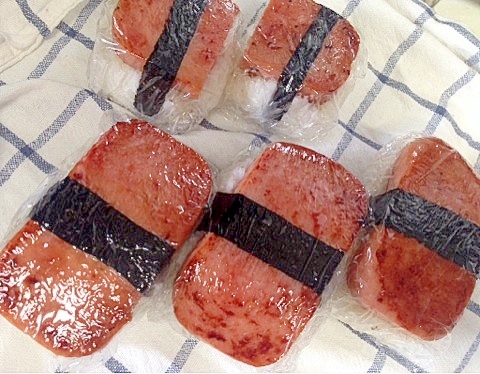 節約お弁当 照り焼き風味のスパムおにぎり レシピ 作り方 By Waffling 楽天レシピ 節約お弁当 照り焼き風味のスパムおにぎり レシピ 作り方 By Waffling 楽天レシピ