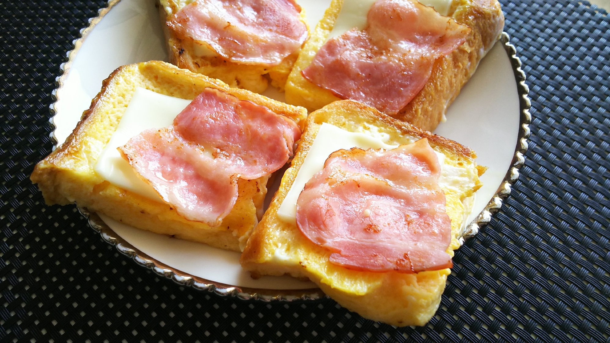 甘くない!♥ベーコンとチーズのフレンチトースト