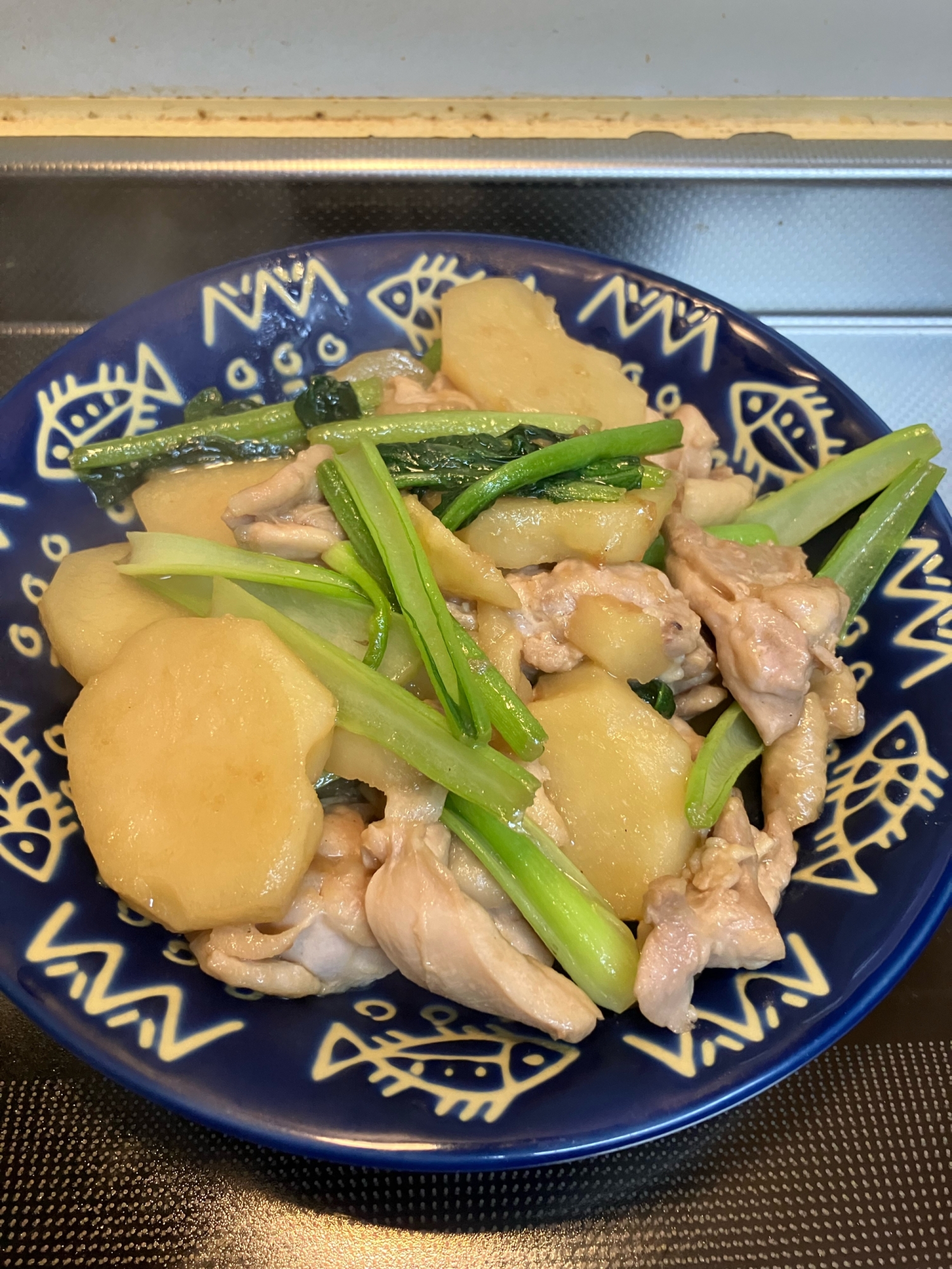 鶏肉とジャガイモと小松菜のバター醤油炒め^_^