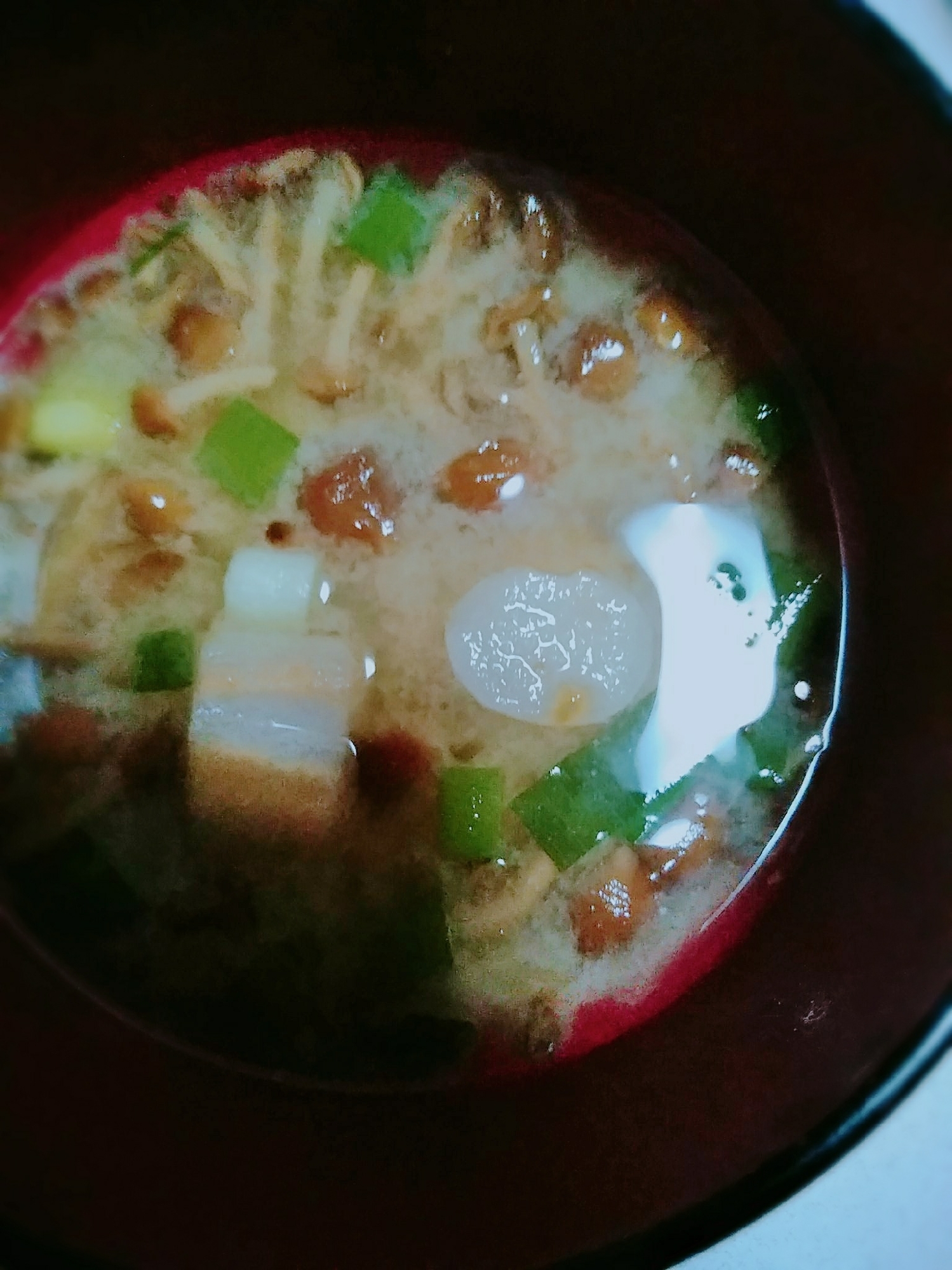 なめこ玉ねぎ麸の味噌汁