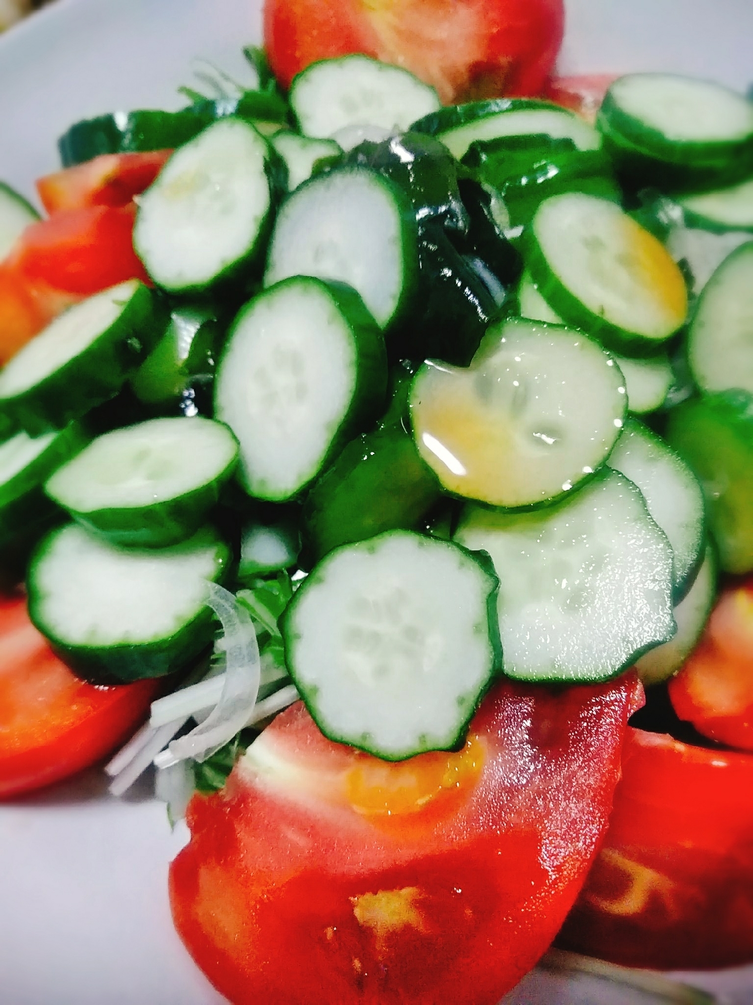 トマトワカメ玉ねぎ水菜のサラダ