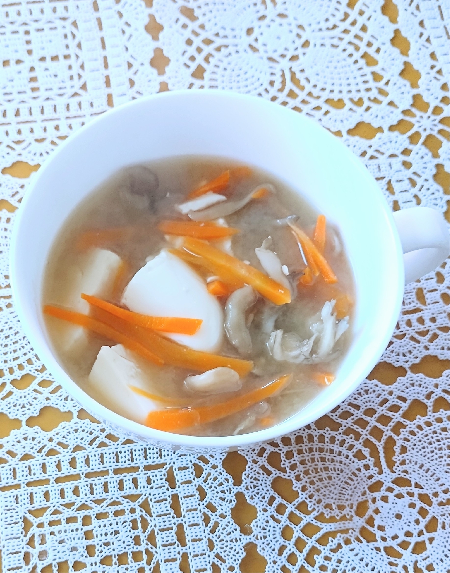 豆腐と舞茸と人参のお味噌汁☆