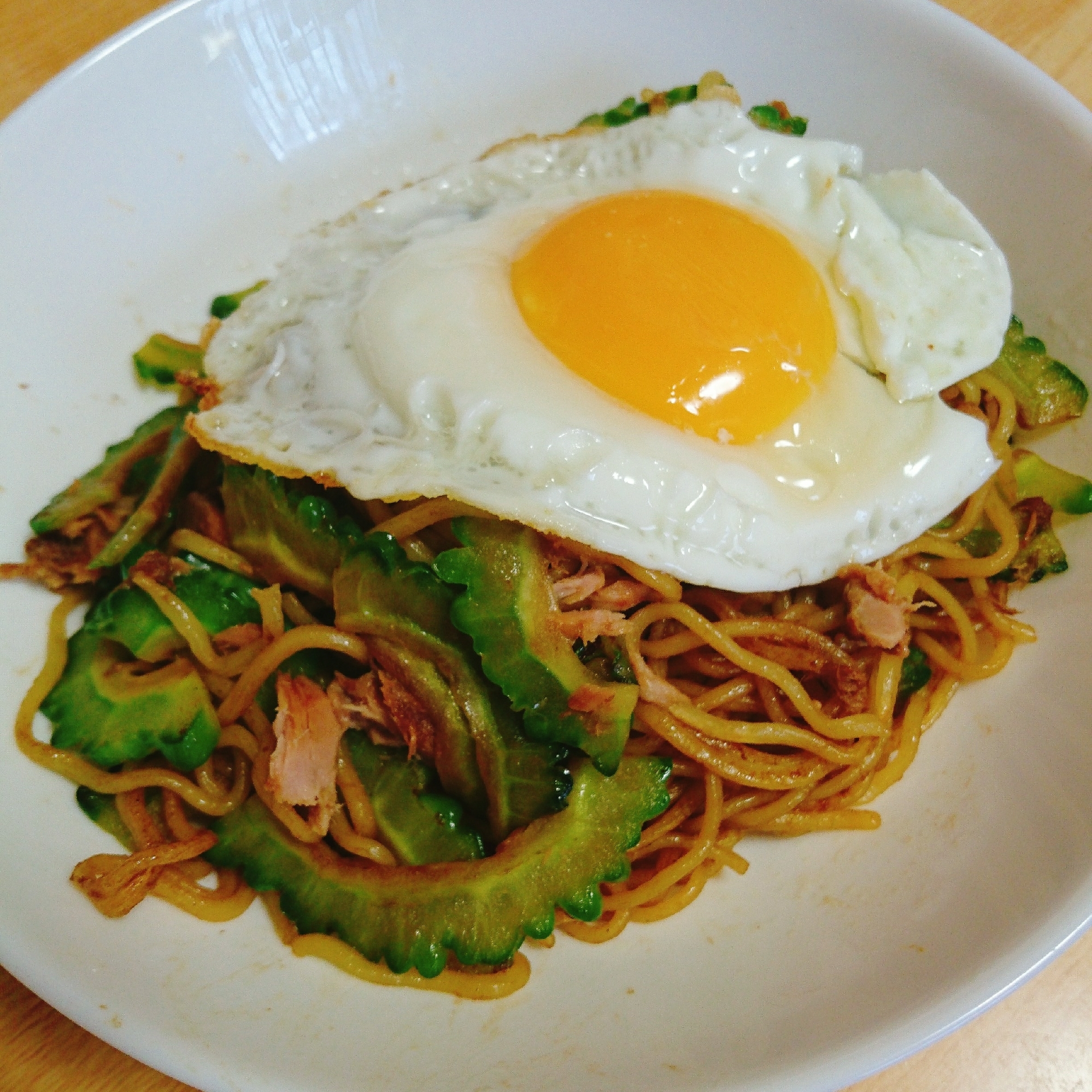 ゴーヤとツナのソース焼きそば 目玉焼き乗せ レシピ 作り方 By やっすん 楽天レシピ