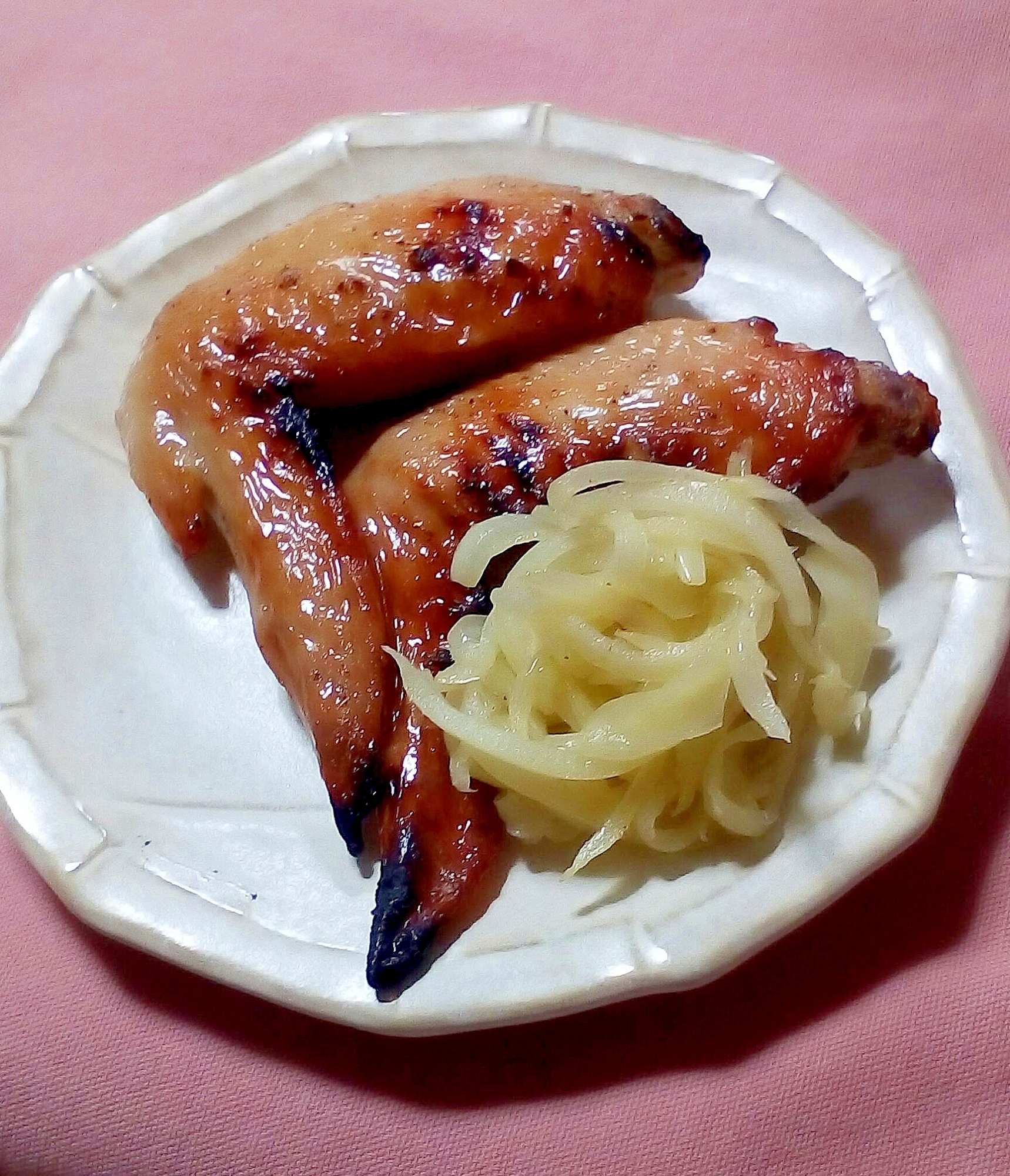 手羽先の照り焼きと玉ねぎのバターソテー