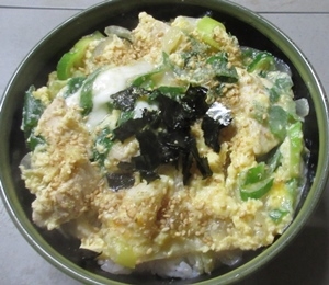 昼食に！玉ねぎたっぷり親子丼