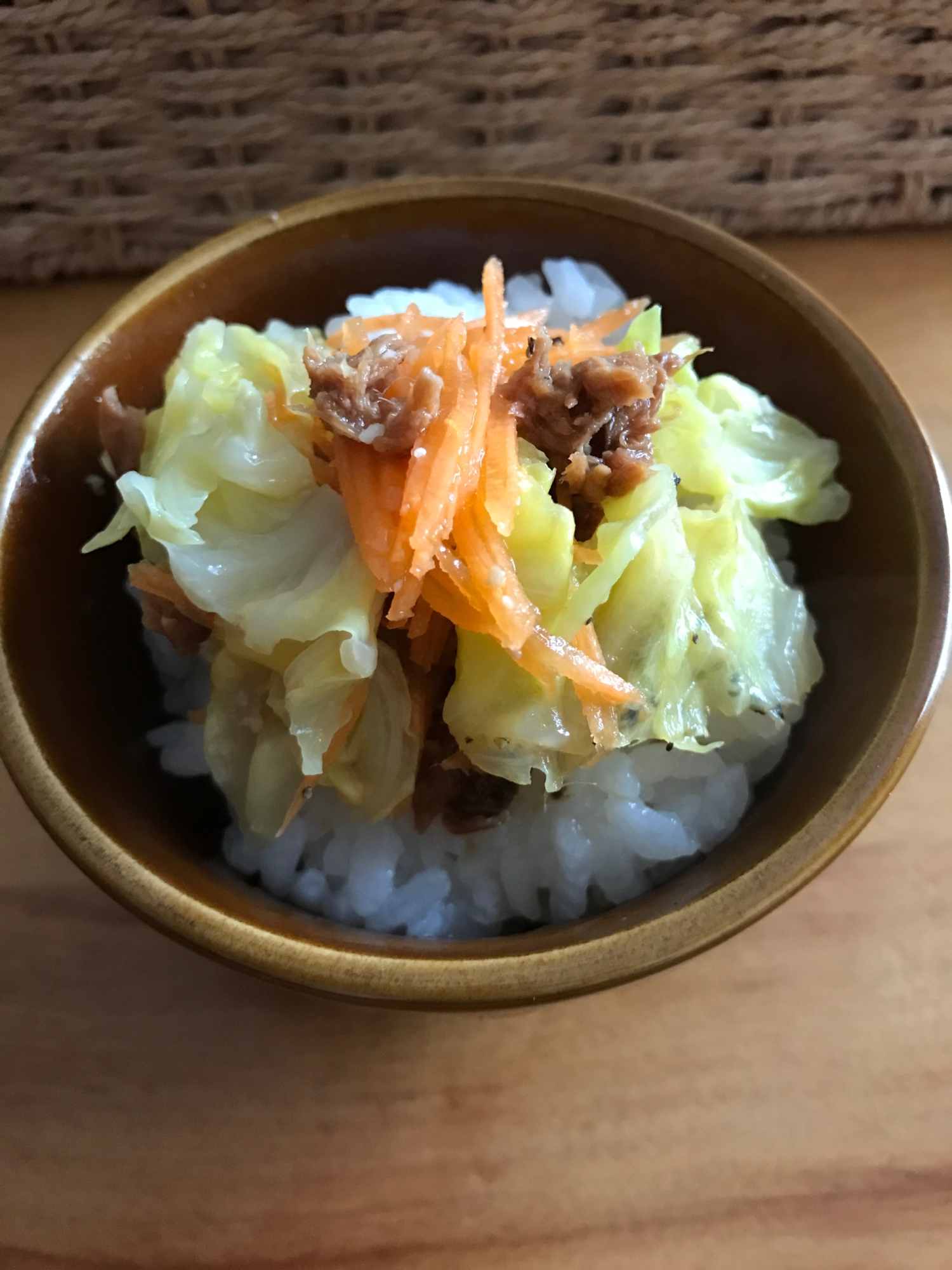 春キャベツと人参のはごろも煮炒め丼 レシピ 作り方 By ボンド子 楽天レシピ