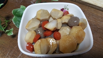 里芋と人参とこんにゃくの煮物