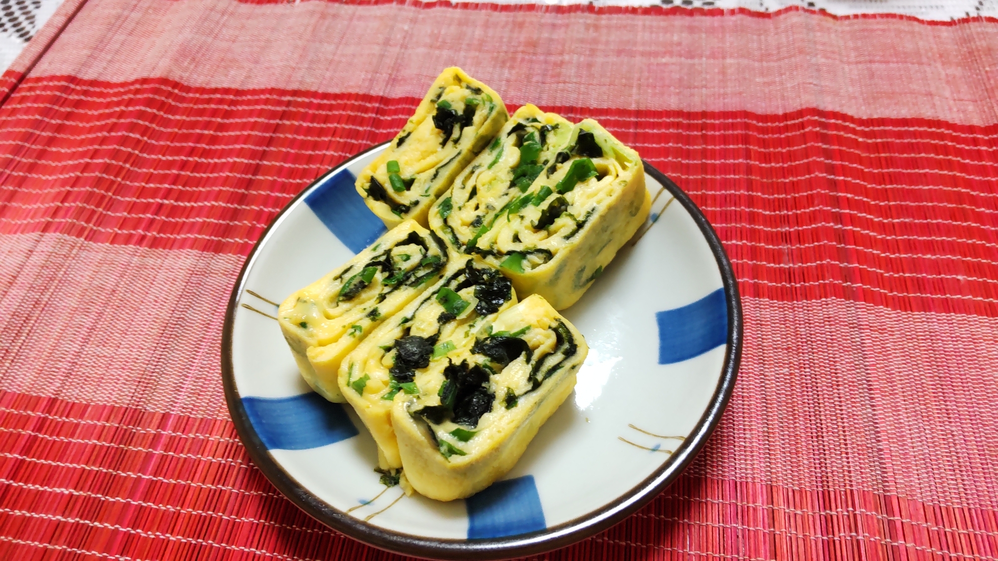 お弁当レシピ♪ごま油香る〜韓国海苔とネギ入り卵焼き