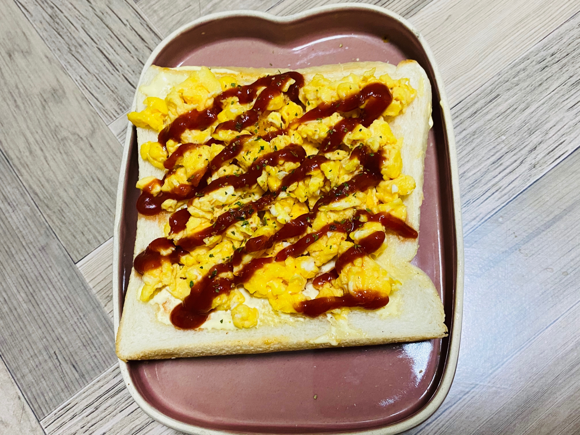 ケチャップマヨのスクランブルエッグトースト